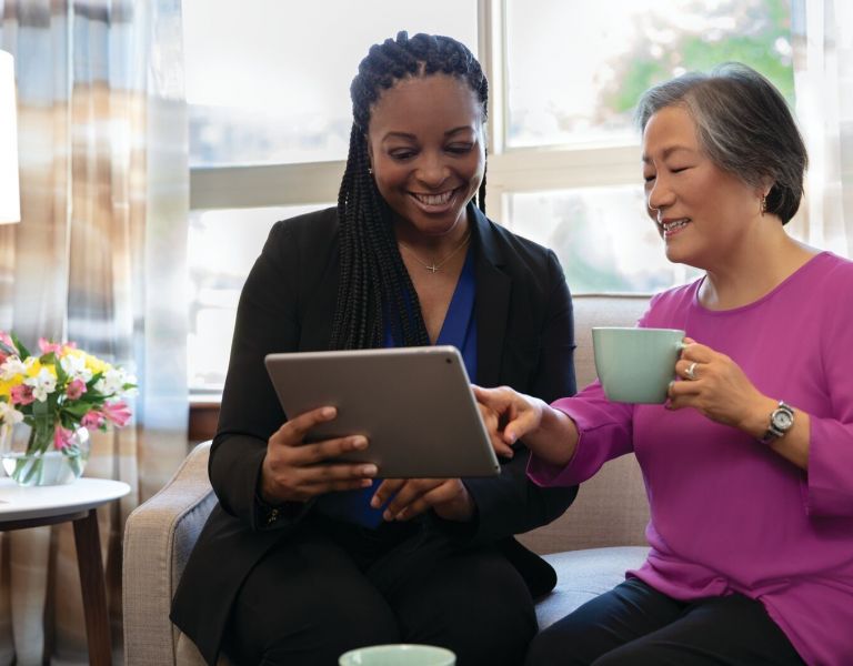 Residents of Oak Crest Embrace the Digital World Erickson Senior Living